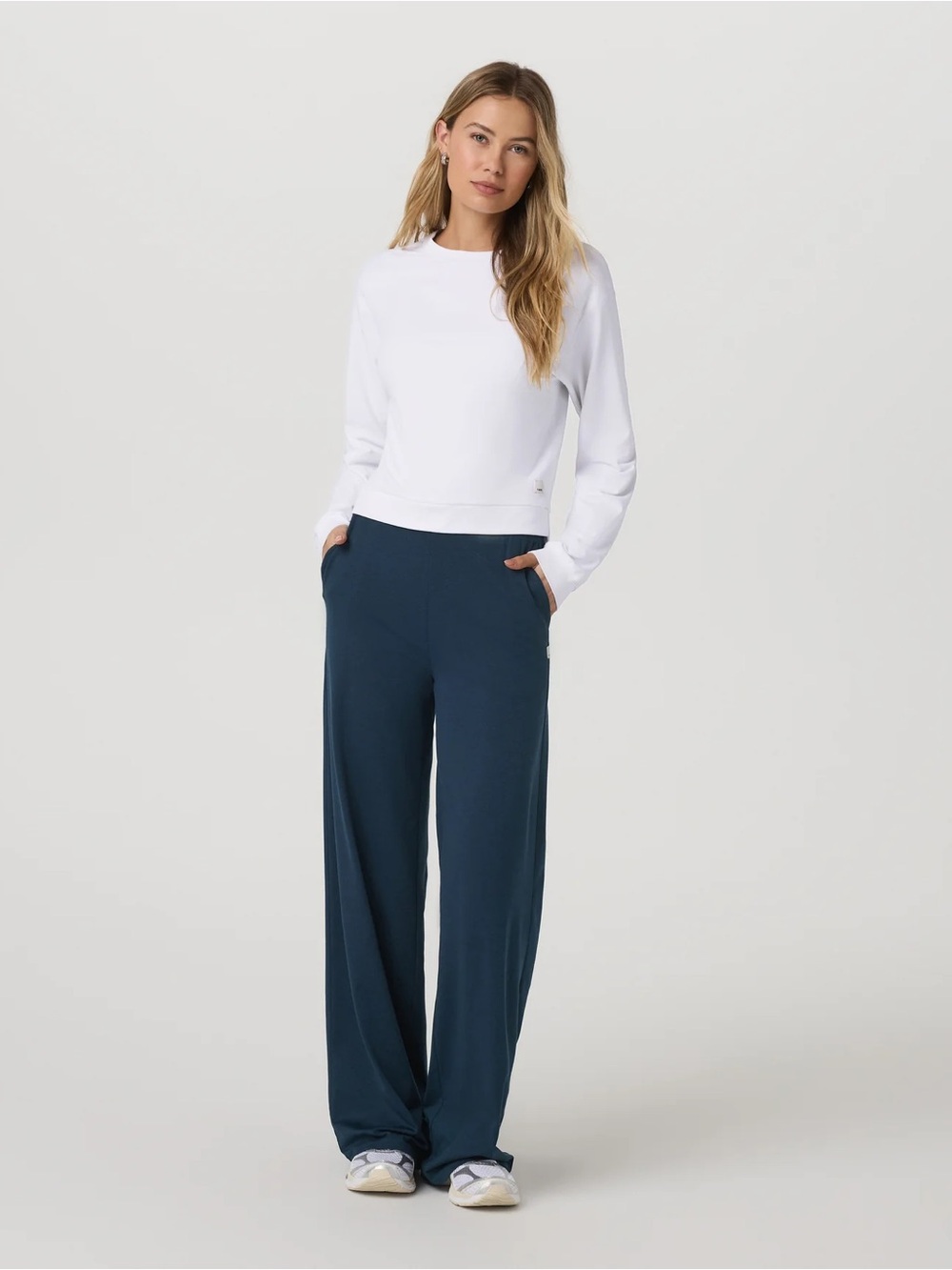 Vuori Halo Modern Crew white size XXL (three available all XXL) - Picture 2 of 8